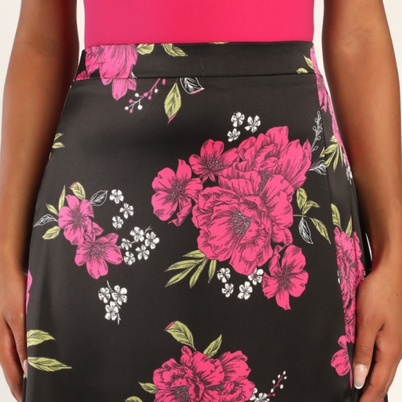 Lulu’s | Floral Black & Magenta Slit Skirt - Picture 2 of 7